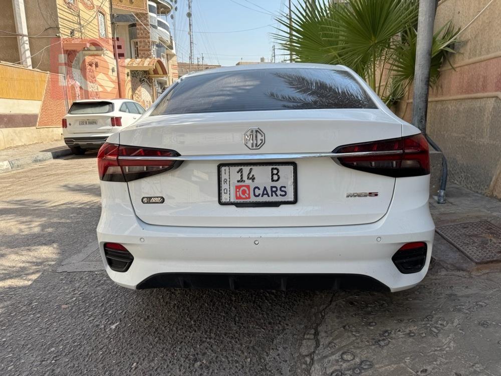 MG 5 Plus